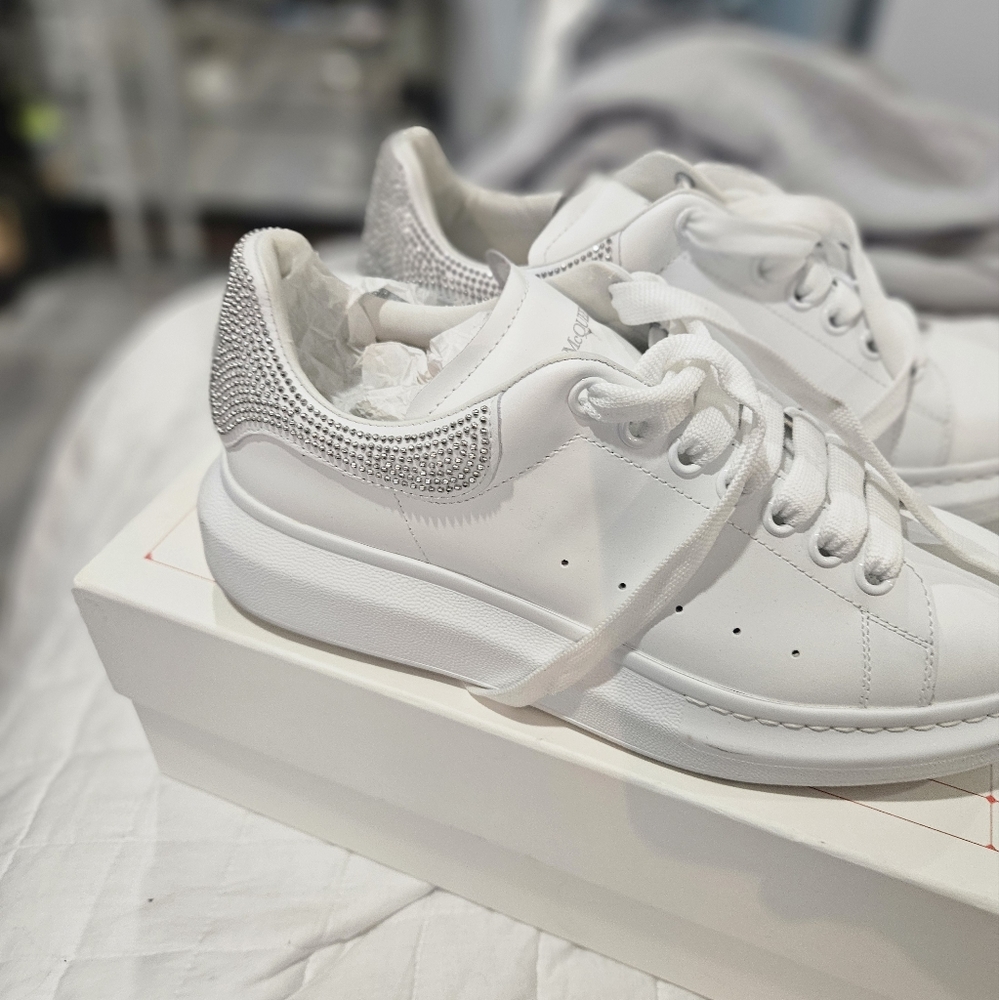 Authentic sneaker